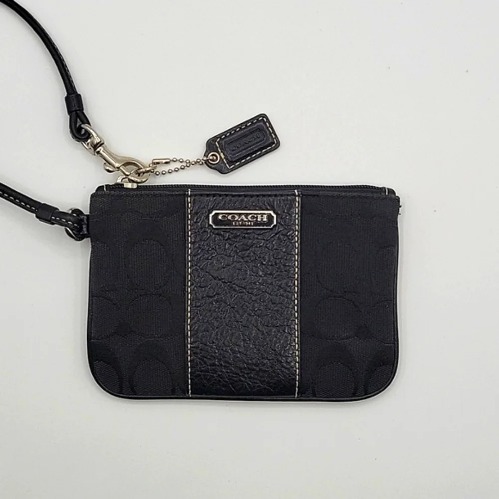 COACH Wristlet Fabric w/ Leather Signature C print hang tag